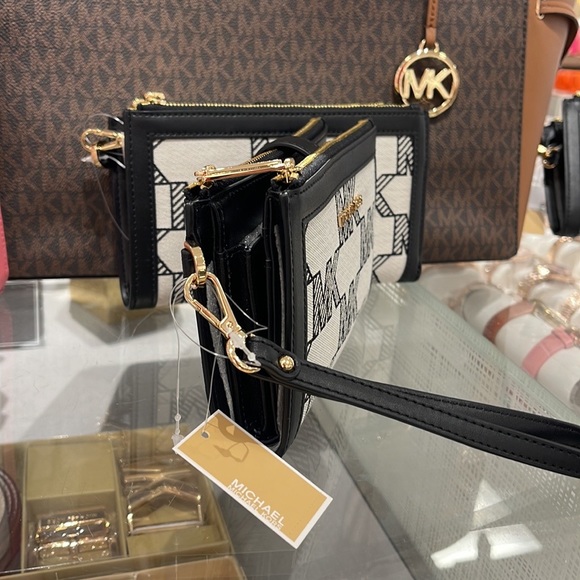 MICHAEL KORS JET SET TRAVEL 35S3GTVW7J LIGHT SAGE LG DOUBLE ZIP WRISTLET-WALLET- - Picture 2 of 16